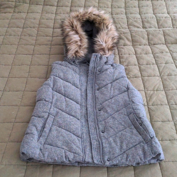 Gap Quilted Puffer Vest with Removable Hood Size S - Picture 6 of 7